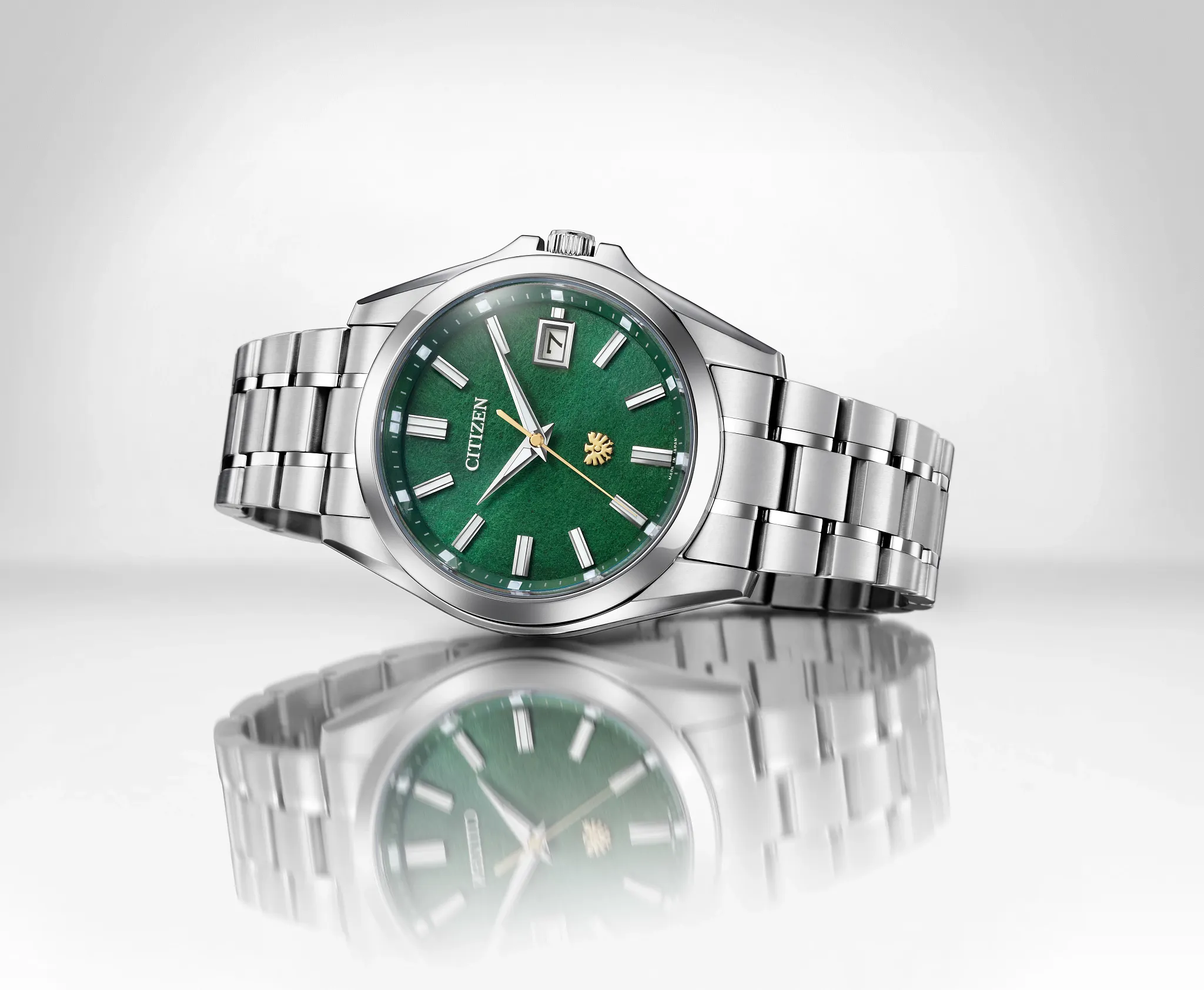 The CITIZEN Green Dial Super Titanium with Platinum DLC Coating
